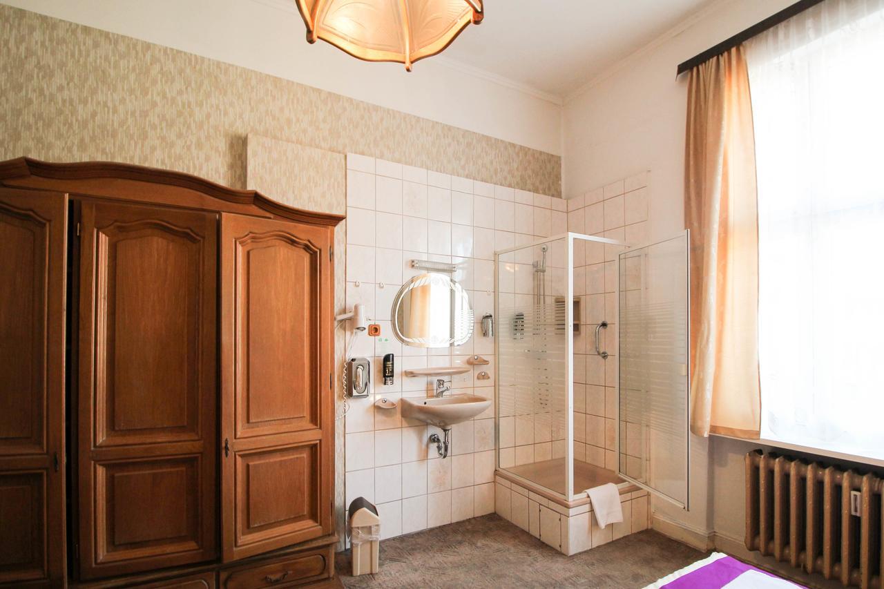 Tweepersoonskamer - Gedeeld Toilet En Eigen Douche