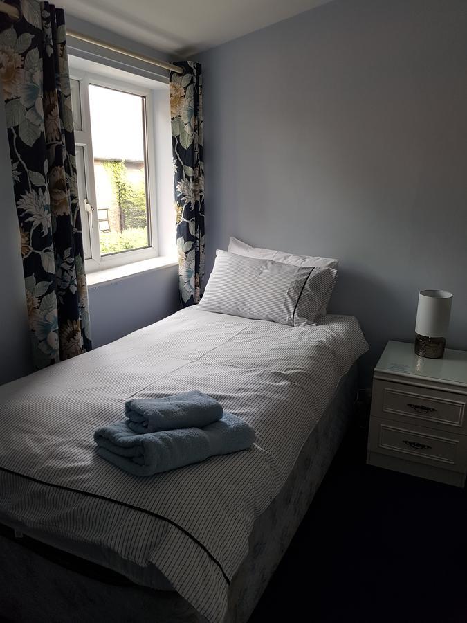 Single Room with Shared Shower and Toilet,657675912:JPEG