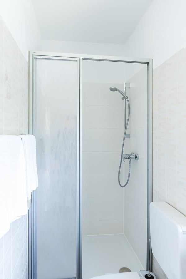 Single Room,661558356:JPEG