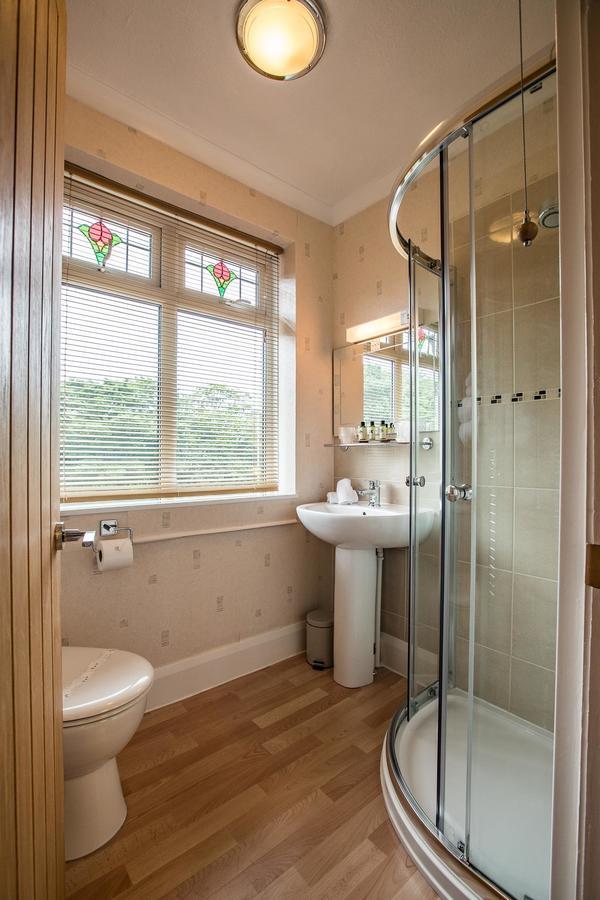 Twin Room with Shower