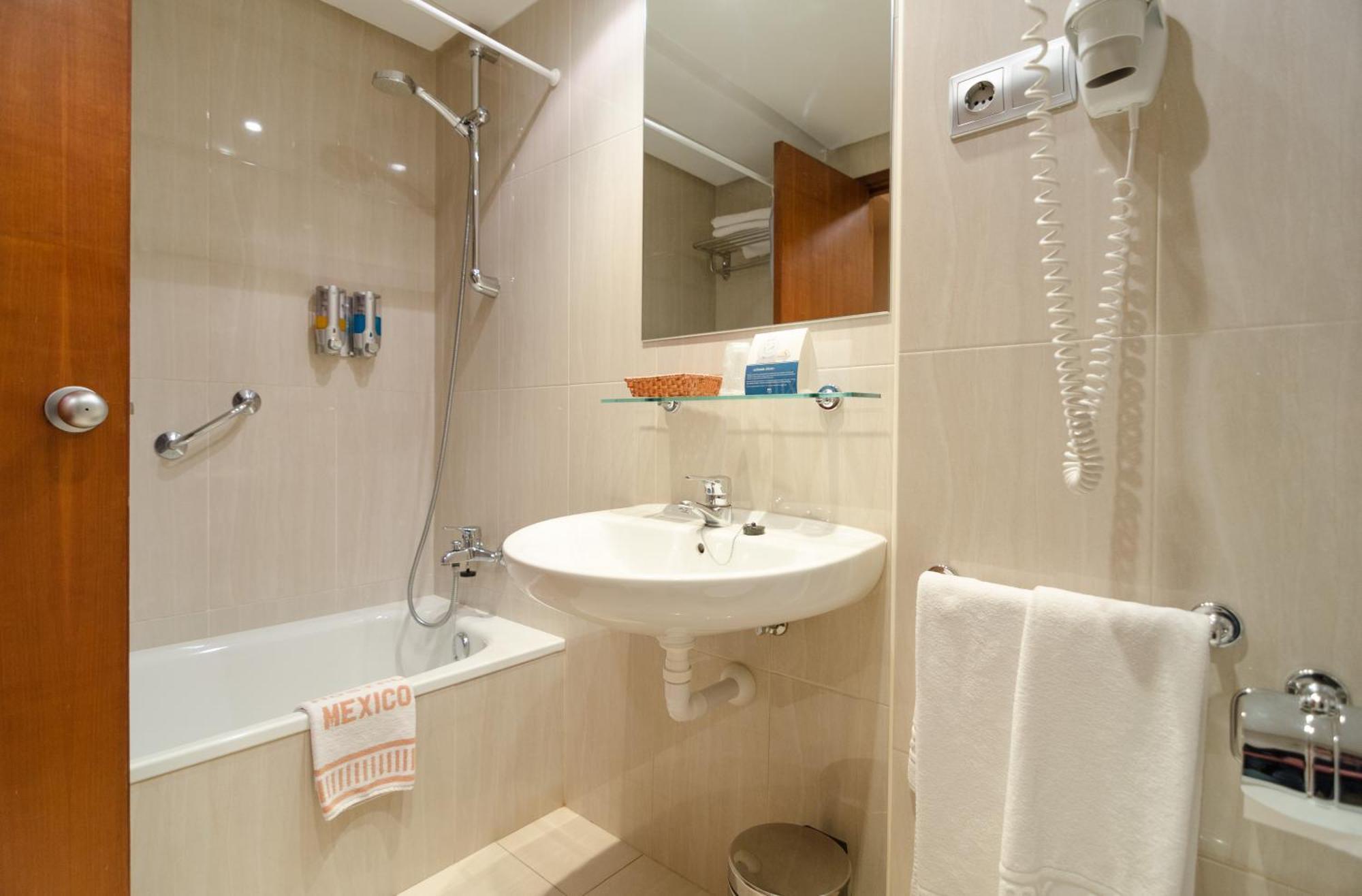 Superior Single Room,1670698381:JPEG