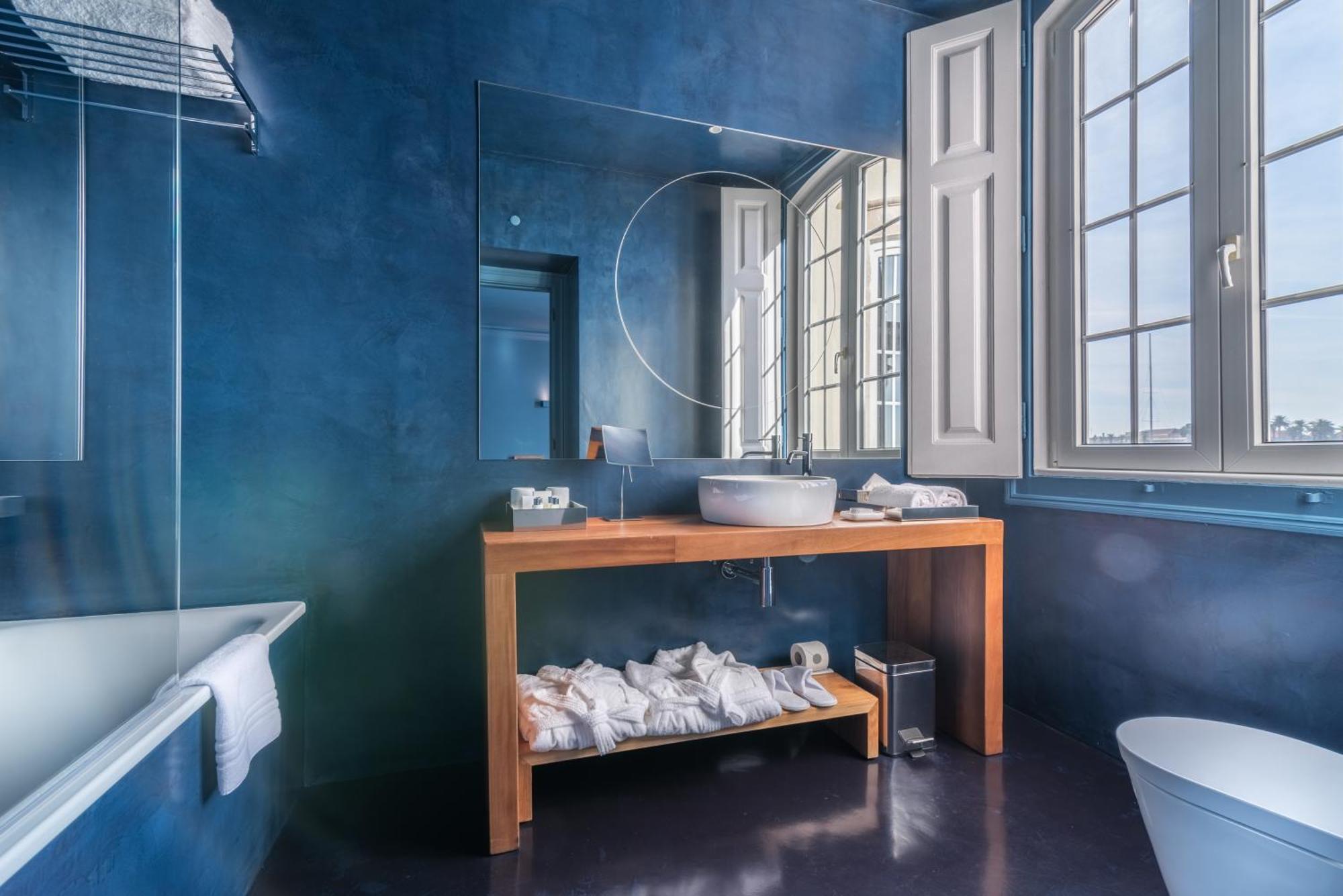 Deluxe Double Room with Sea and Bay View