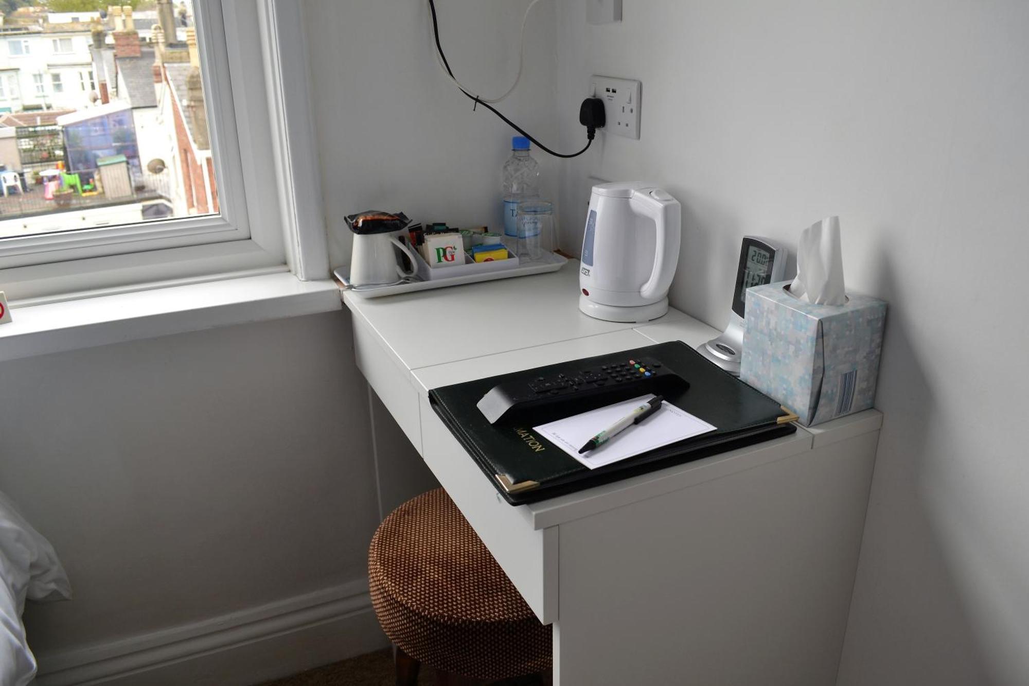 Small Single Room,931576342:JPEG