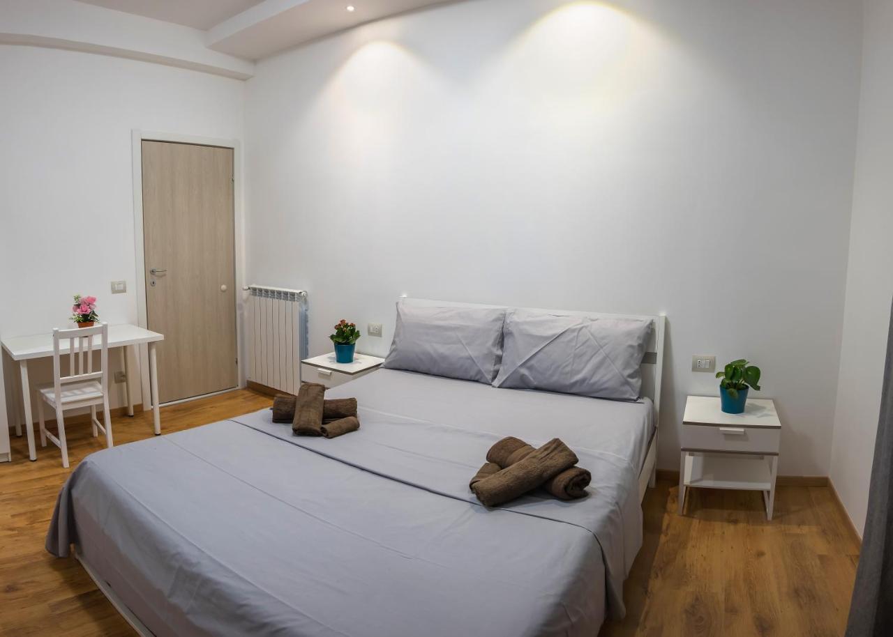 Double Room with Private Bathroom,748039472:JPEG