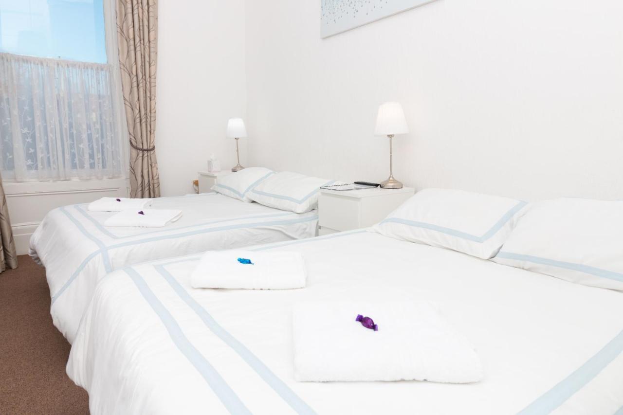Standard Twin Room with Sea View