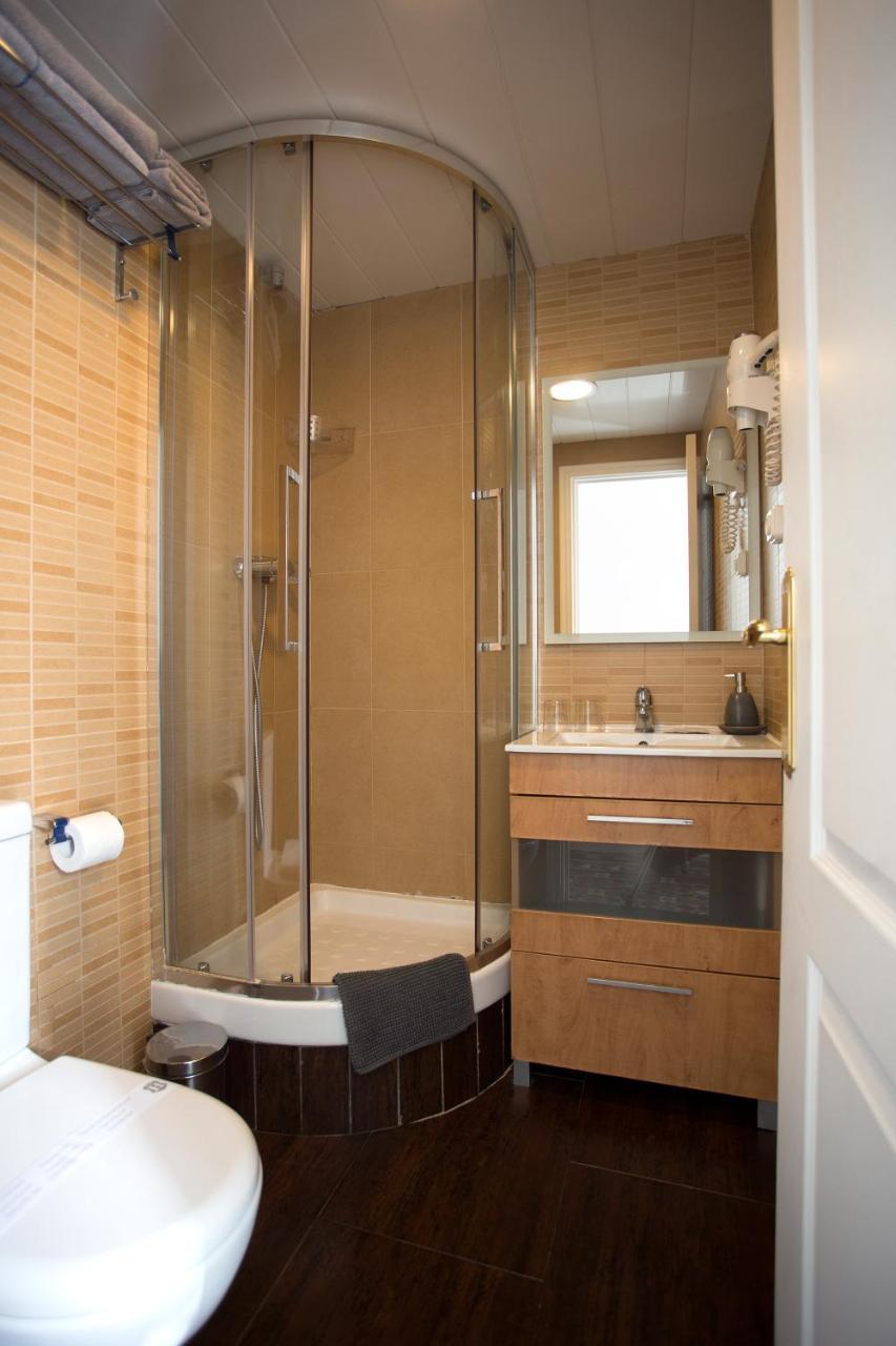 Double or Twin Room Balcony Private Bathroom