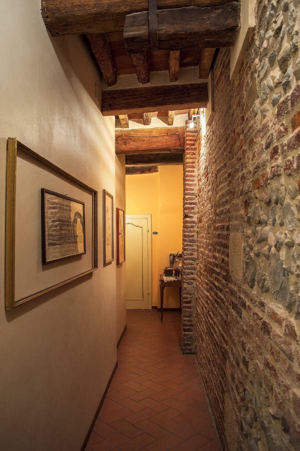 Veranda internal courtyard,798860184:JPEG