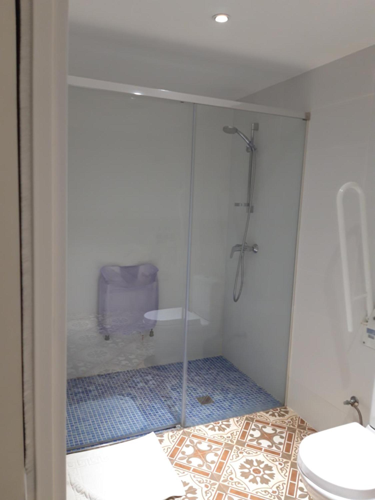 Tweepersoonskamer met 1 of 2 Bedden en Eigen Badkamer
