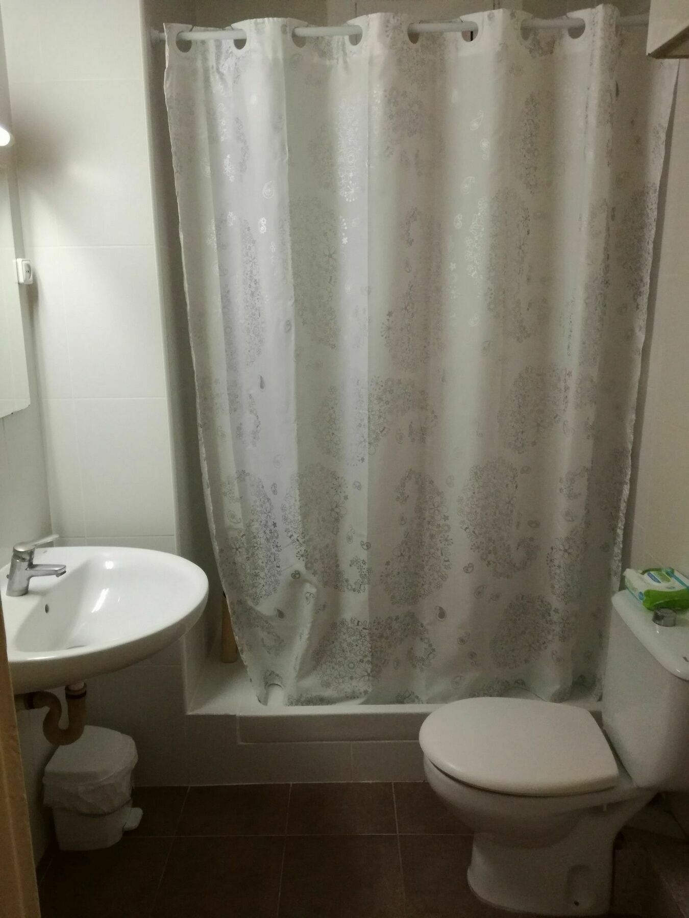 Quarto Individual com Banheiro Compartilhado