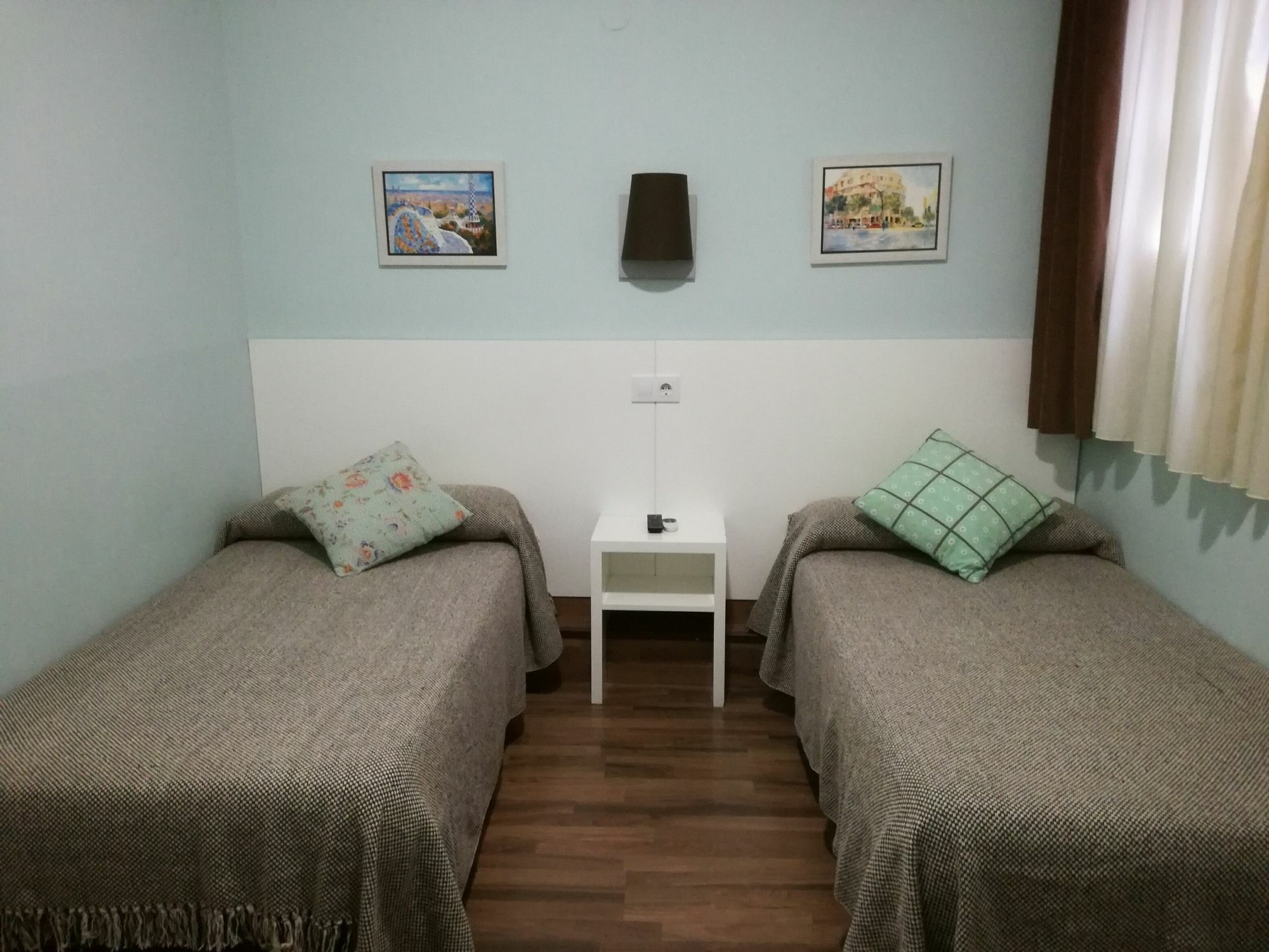 Quarto Interior com 2 Camas de Solteiro