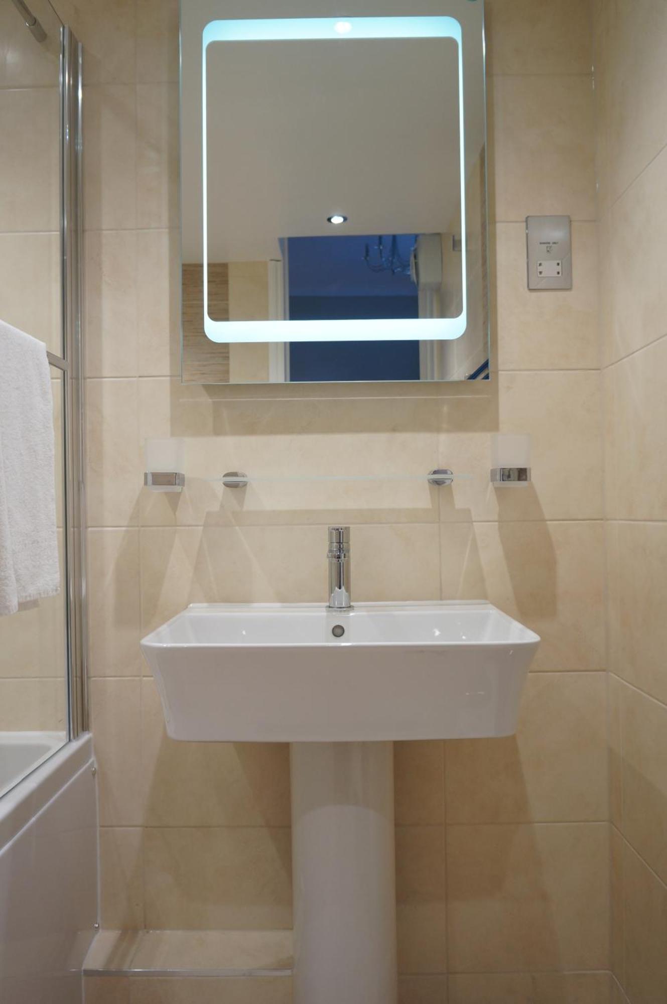 Family Room Private Bathroom