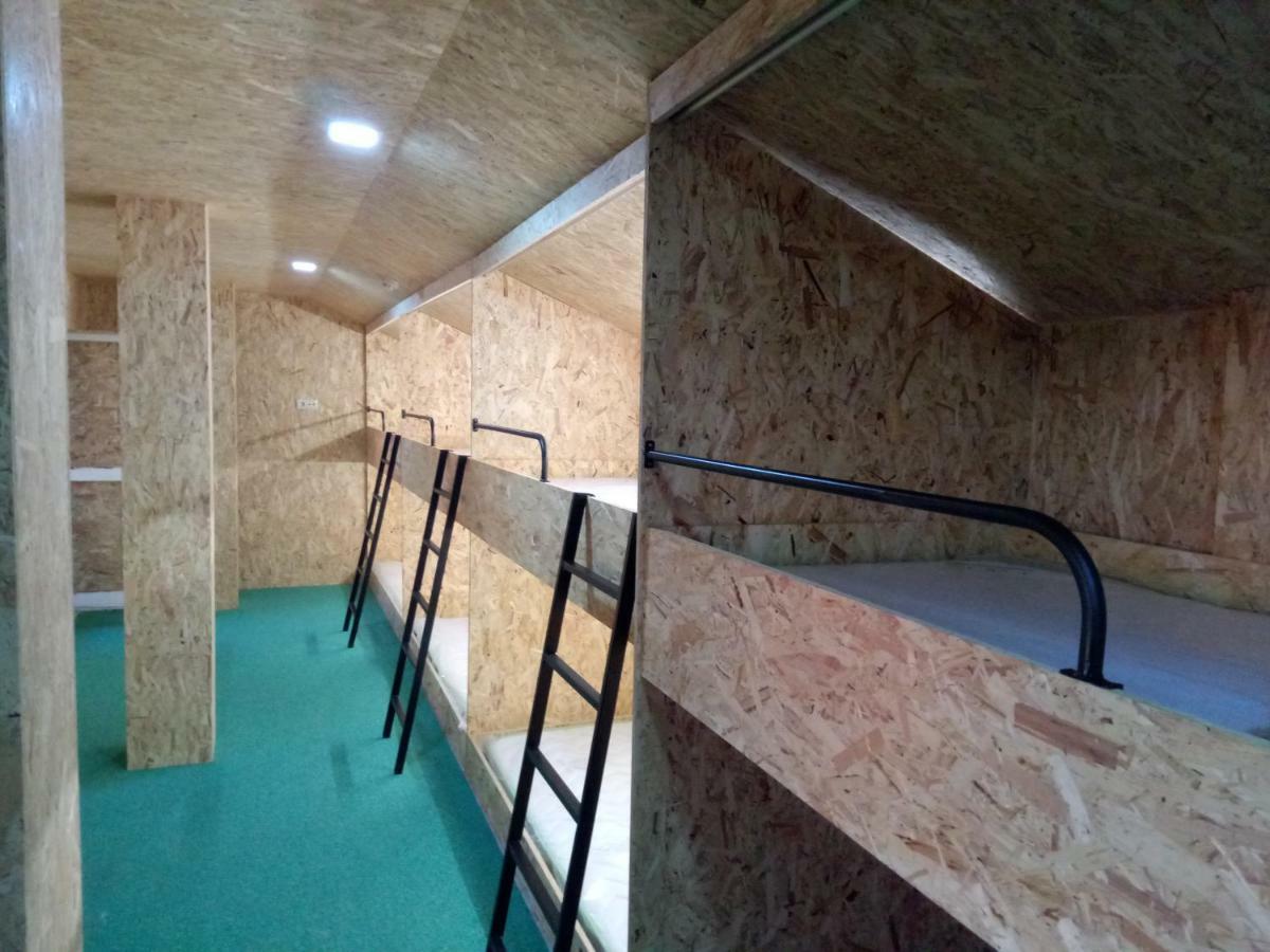 Cama em Dormitório Misto com 10 Camas