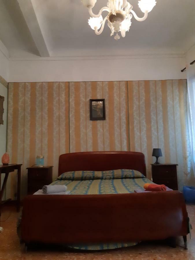 Camera Tripla Classic