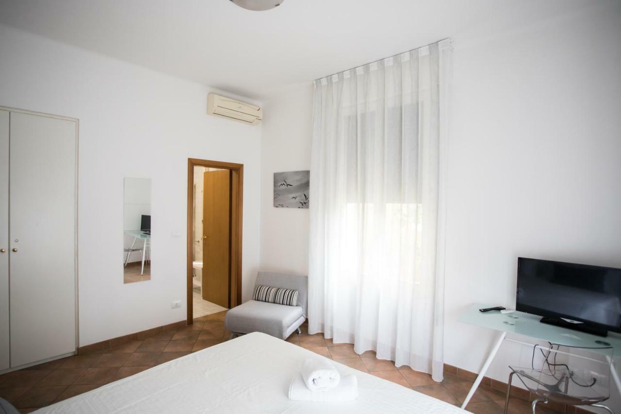 Large Double or Twin Room Private Bathroom