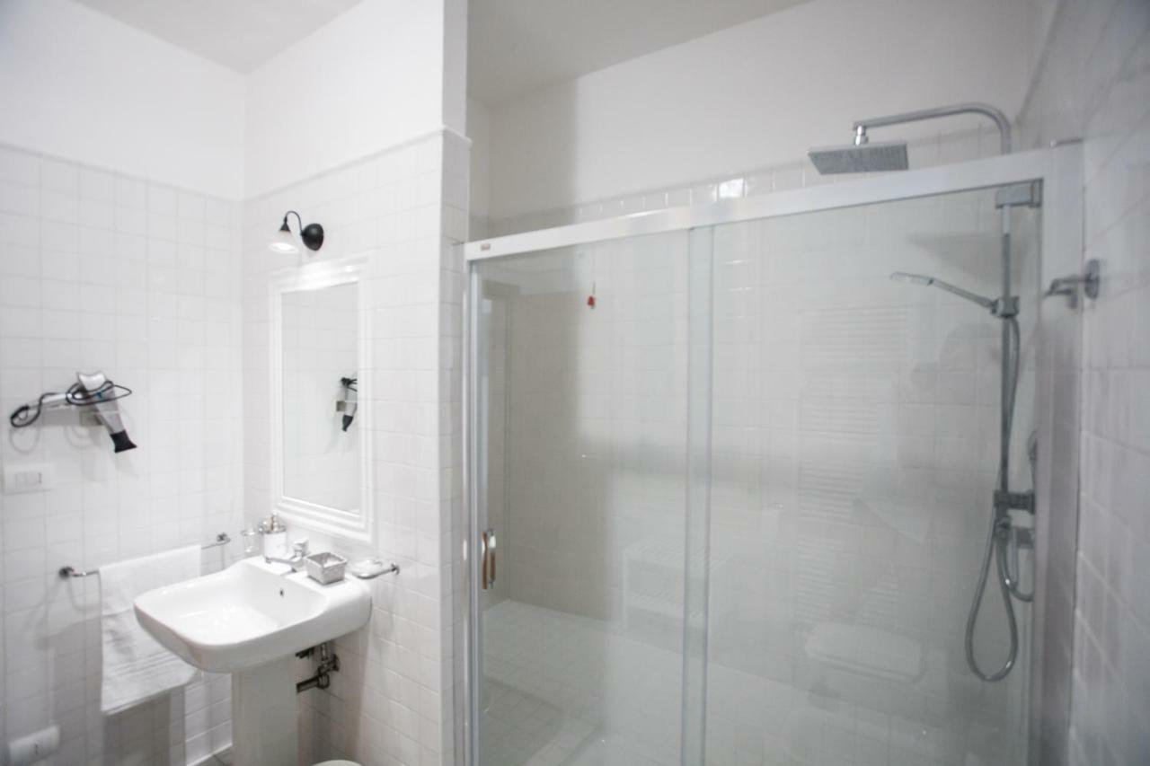 Large Double or Twin Room Private Bathroom
