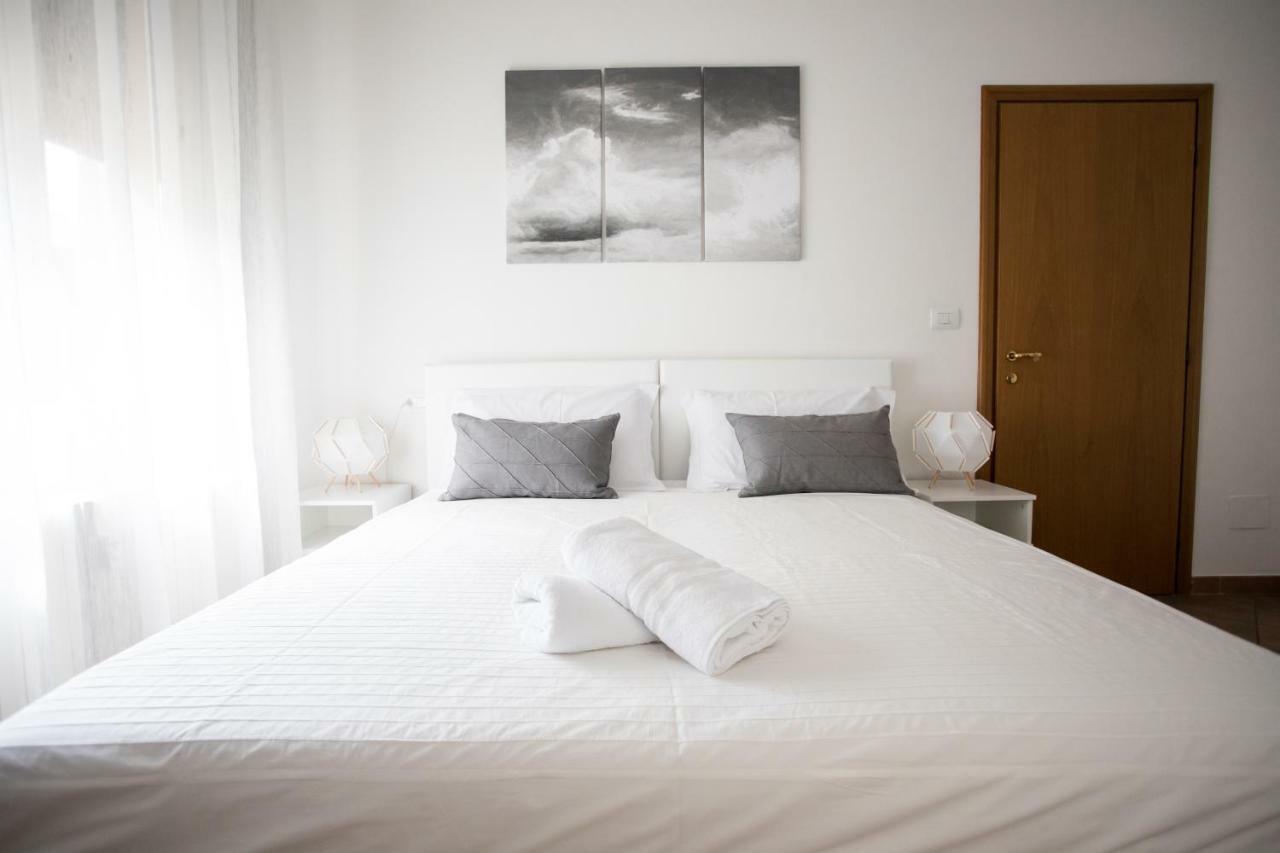 Large Double or Twin Room Private Bathroom