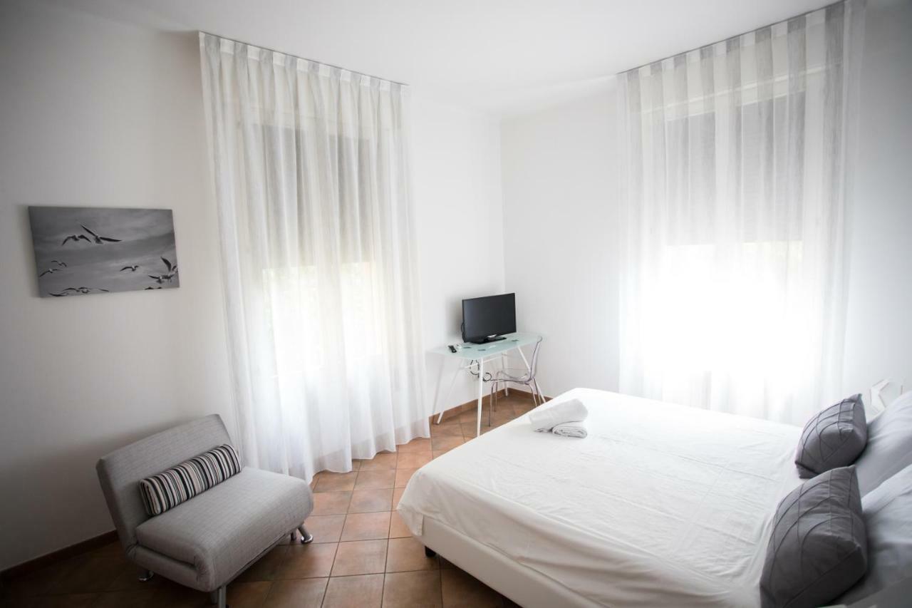 Large Double or Twin Room Private Bathroom