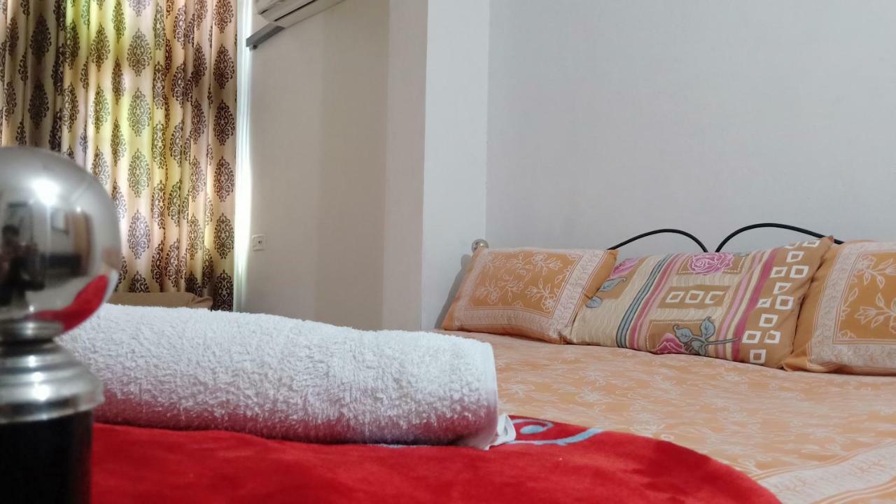 Deluxe Room (2 Adults + 1 Child)
