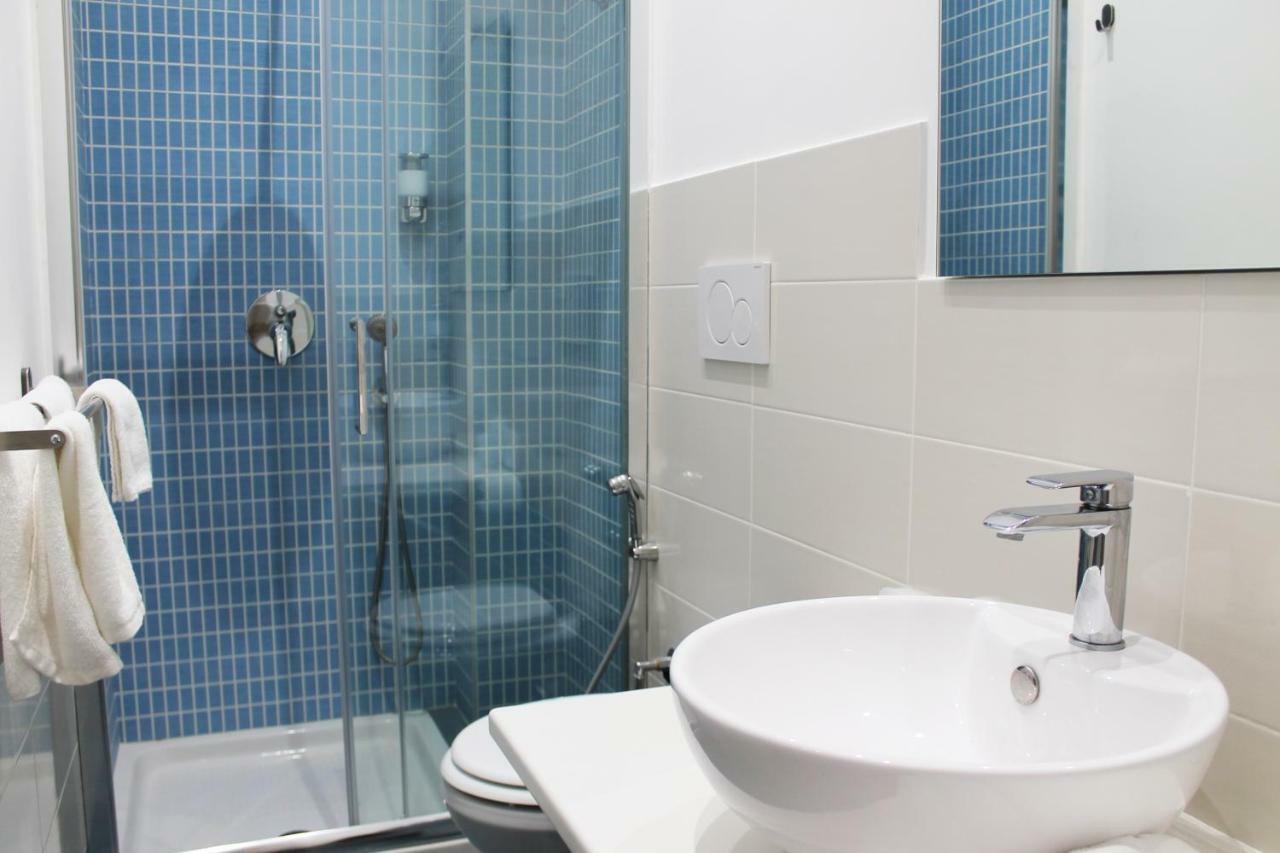 Small Double or Twin Room,1041914155:JPEG