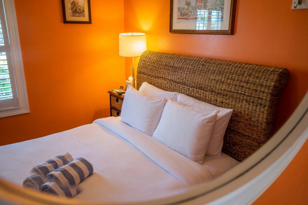 Deluxe Cottage Queen Room