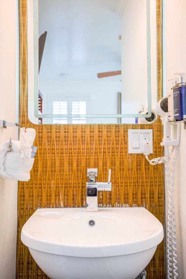 Small Queen Room