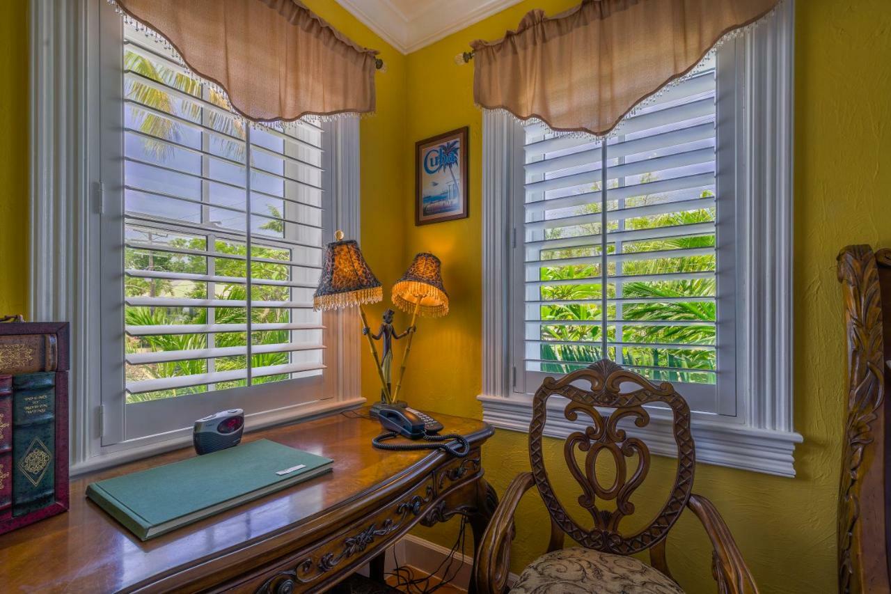 Havana Suite Kitchenette