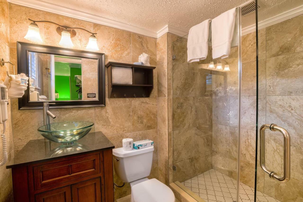 Deluxe Cottage Queen Room