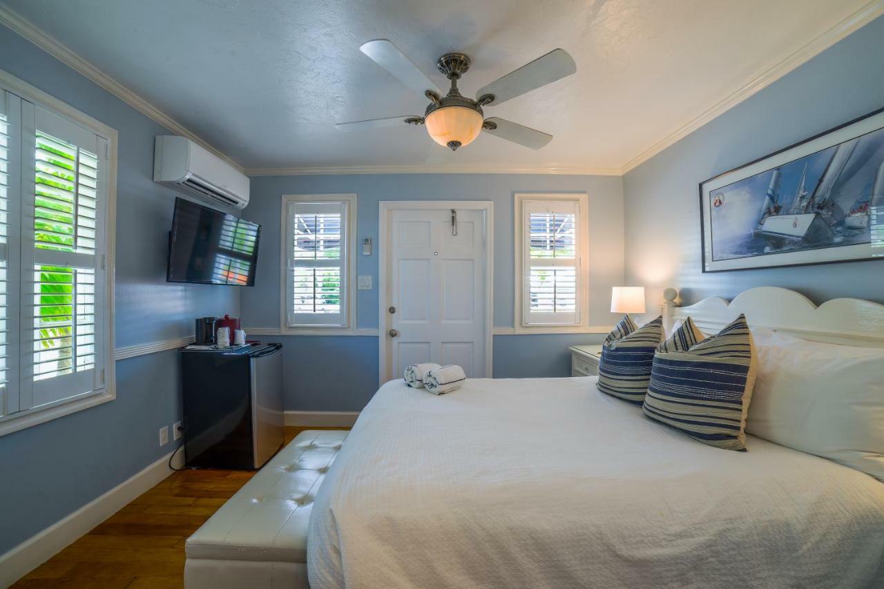 Deluxe Cottage Queen Room