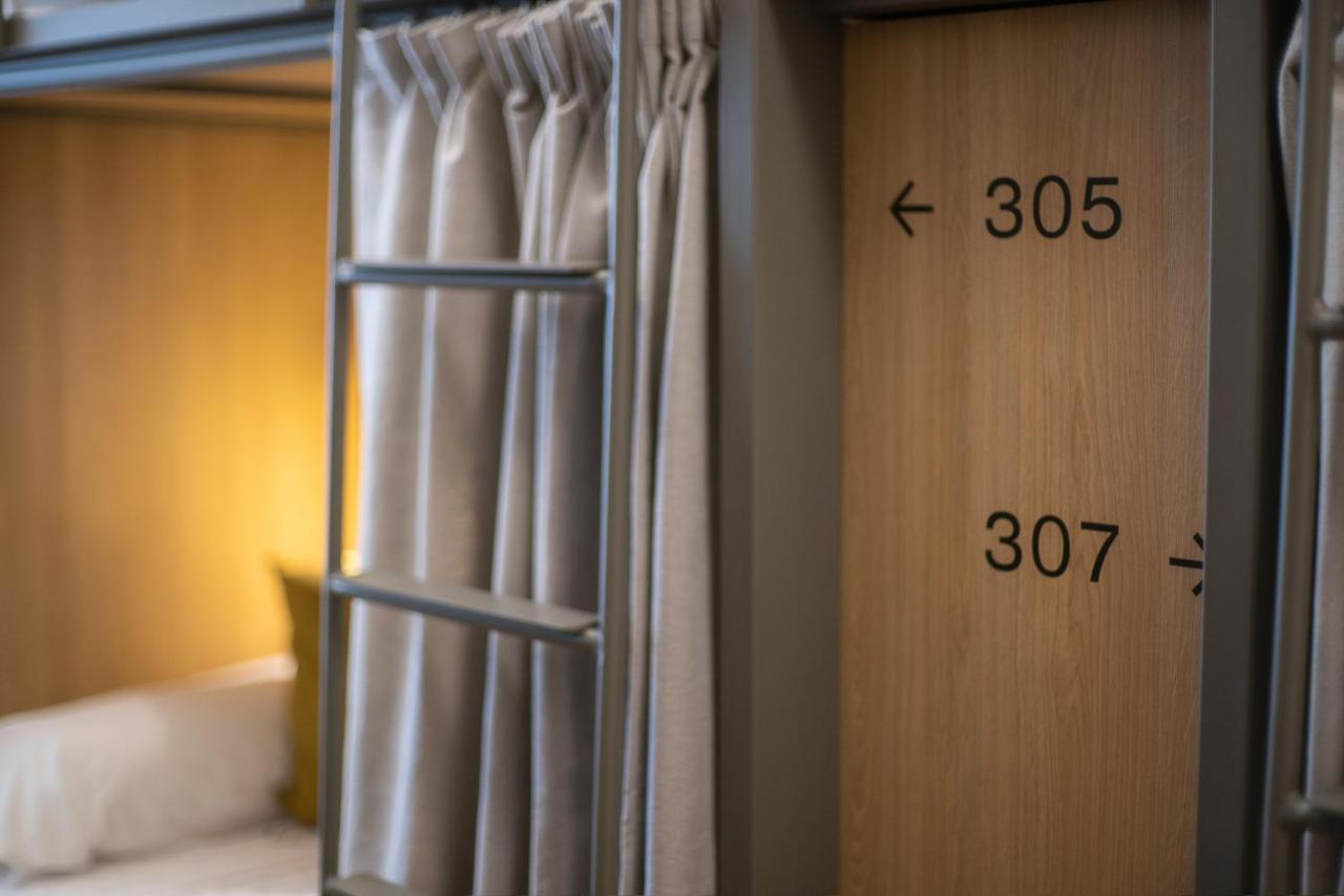 Cama em Dormitório Misto com 8 Camas