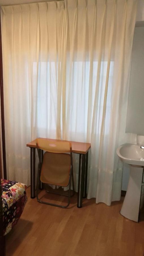 Single Room,958423348:JPEG