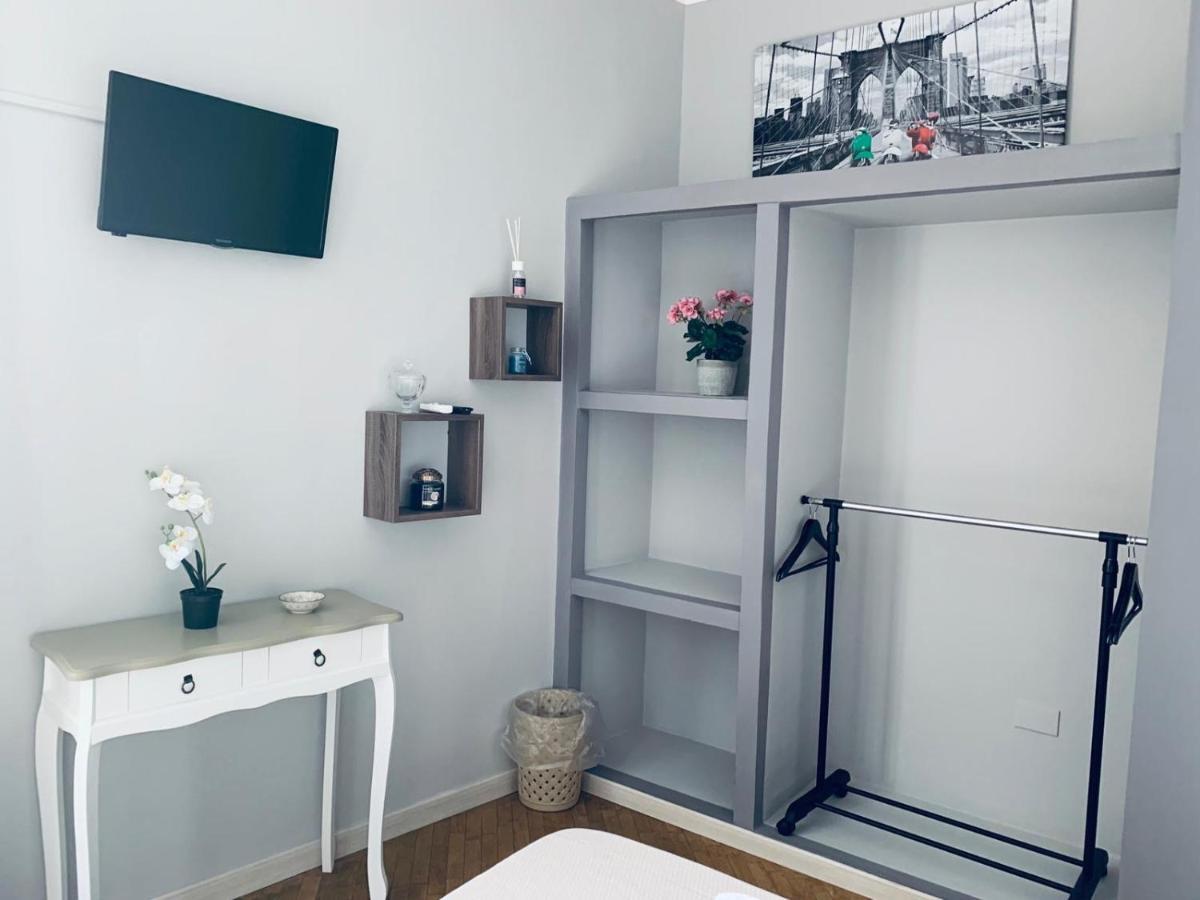 Small Double Room,965836960:JPEG