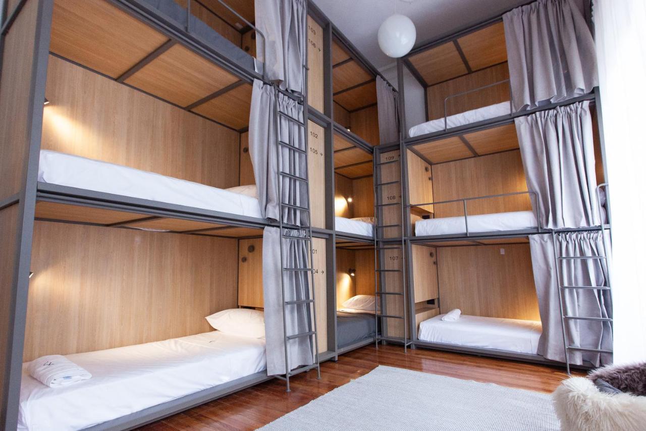 Cama em Dormitório Misto com 9 Camas