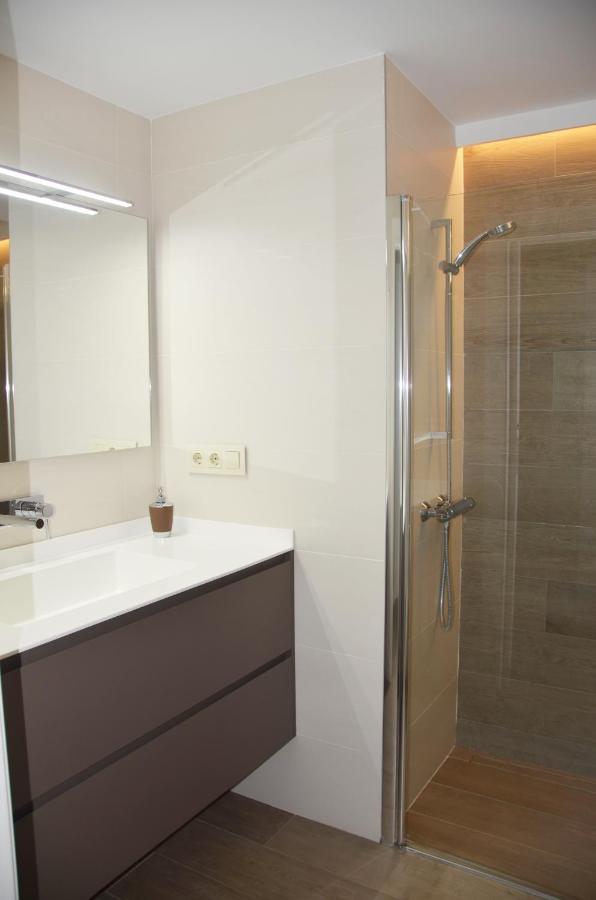 Twin Room with Shared Bathroom,968690536:JPEG