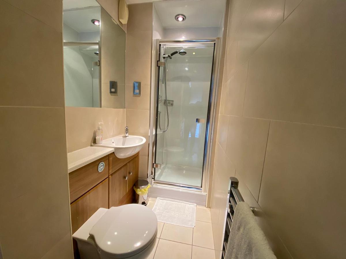 Standard Twin Room with Shared Bathroom