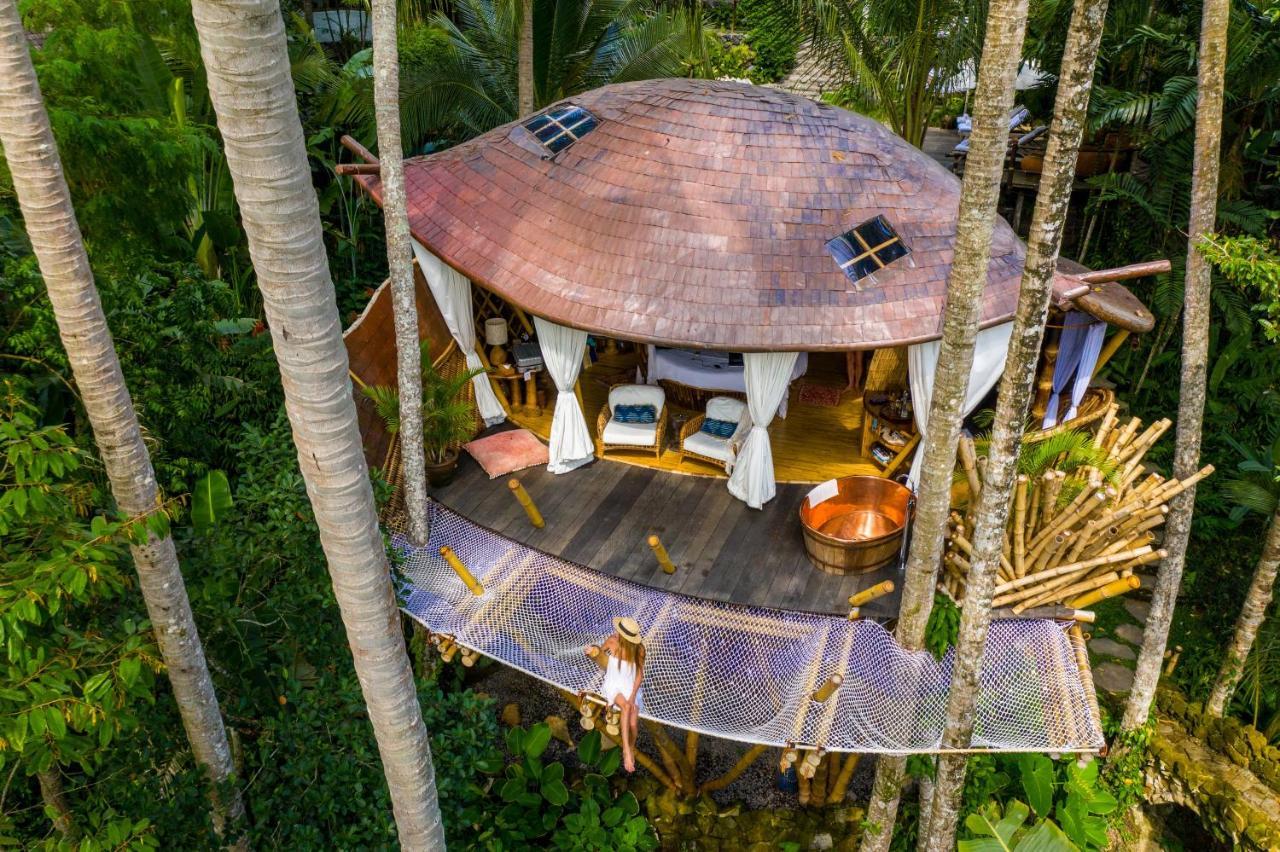 Treehouse Wooden Villa Bathtub Garden View