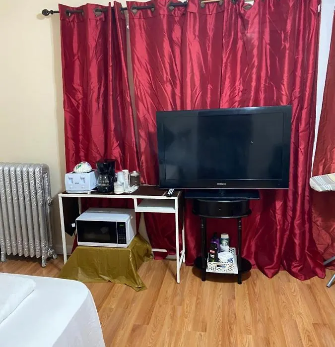 A Great Room In Queens-1