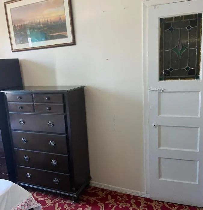 A Peaceful Room In Queens-1
