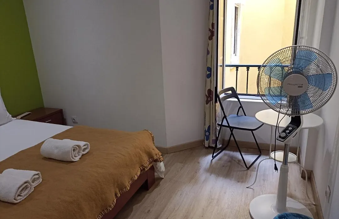 Martim Moniz 28 Guest House-1