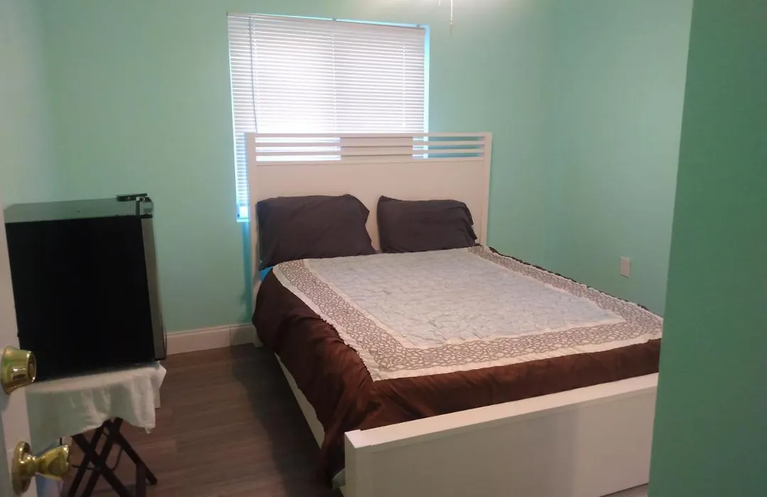 Mimo Home Studio With Private Entrance & Key-1