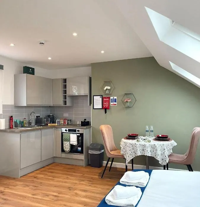 Cambridge Studios And Suites By Tas Accommodations-1