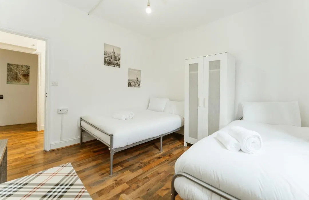 Upton Park Bedrooms 25 Min To Central London-1