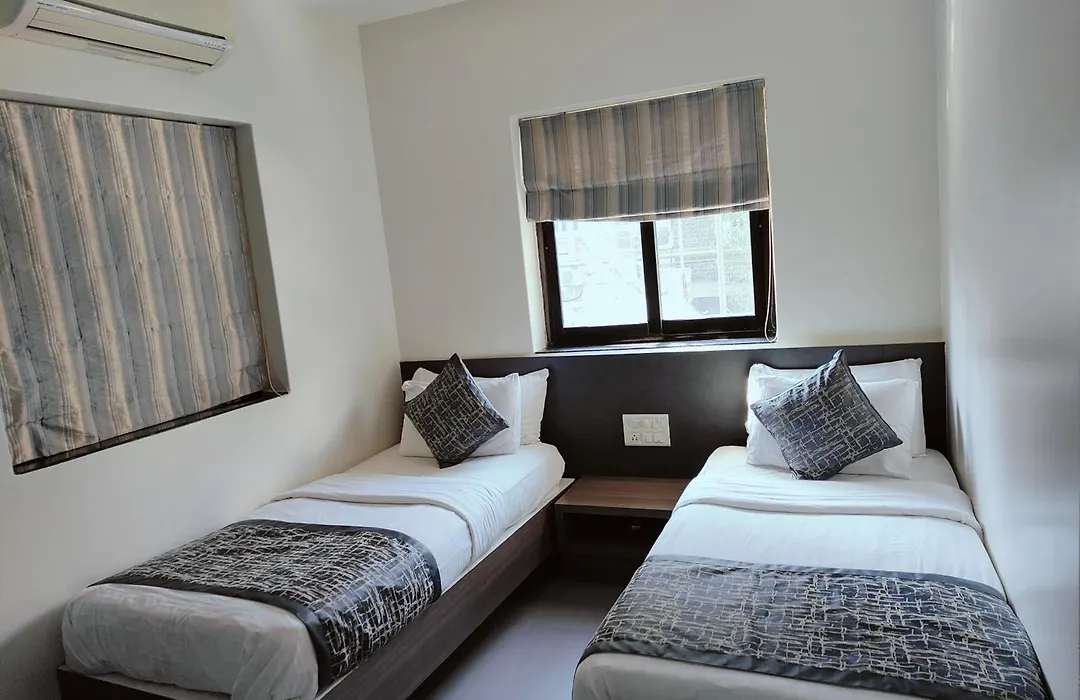 Apollo Guest House - Colaba Causeway-1