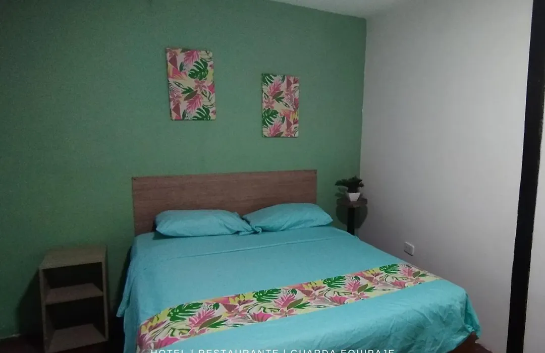 Hotel 4 Manzanas-1
