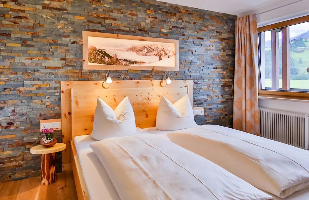 Simone'S Platzerl - Inklusive Taeglichem Freien Eintritt Tauern Spa - Nur 5 Gehminuten, Sommerkarte, Privatem Garten Mit Schwimmteich, Grill Und Saunabereich-1