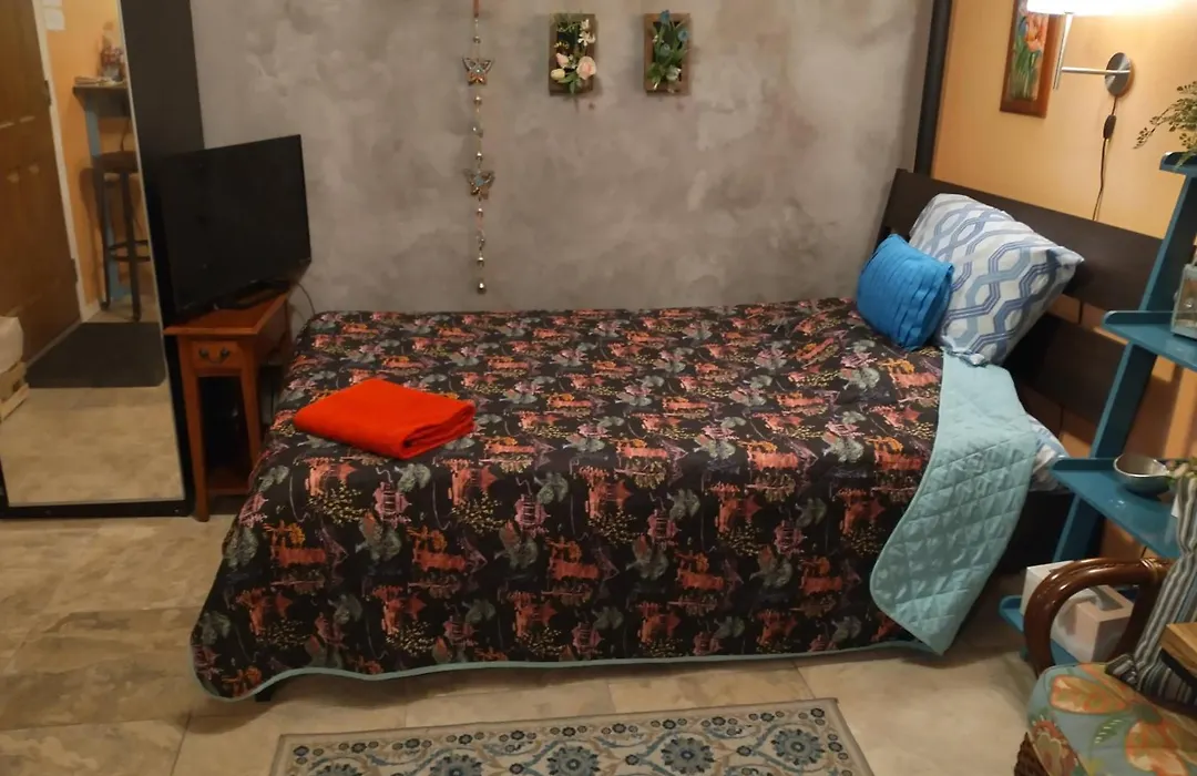 Cozy Studio At The Heart Of Jackson Heights-1
