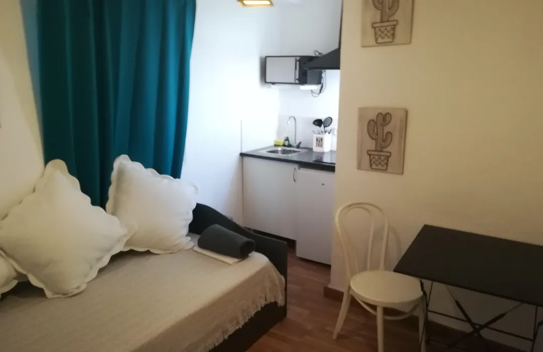 Hostal The Monkey Room-1