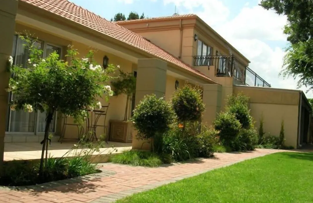Elizabeth Lodge-1