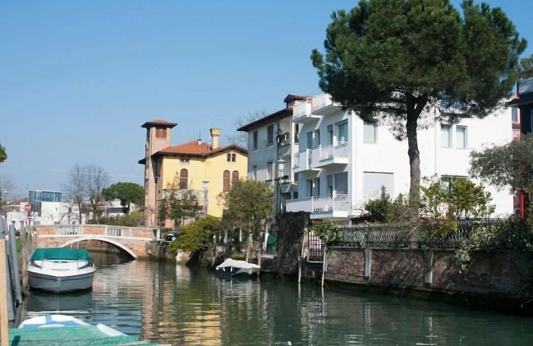 Villa Venice Movie-1