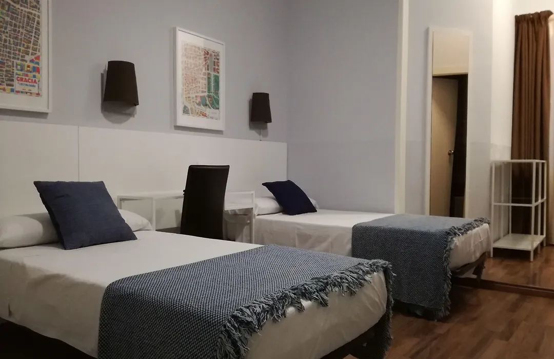 Hostal Lesseps-1