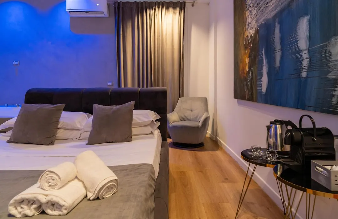 Four Luxury Suite-1
